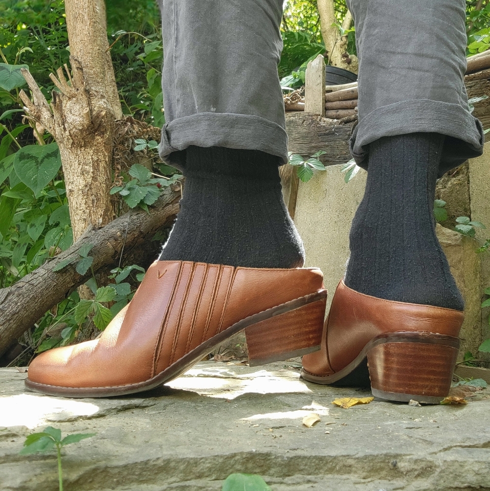 Vionic Women's Nellie Slip On Tan Leather Clogs Size 7